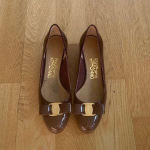 Ferragamo Vara Bow Pump